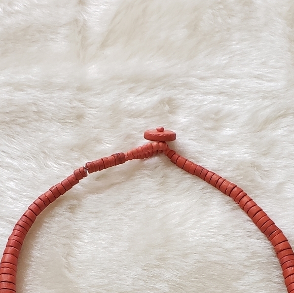 VINTAGE Red Boho Tribal Disc Graduated Coco Shell Necklace - Picture 4 of 5
